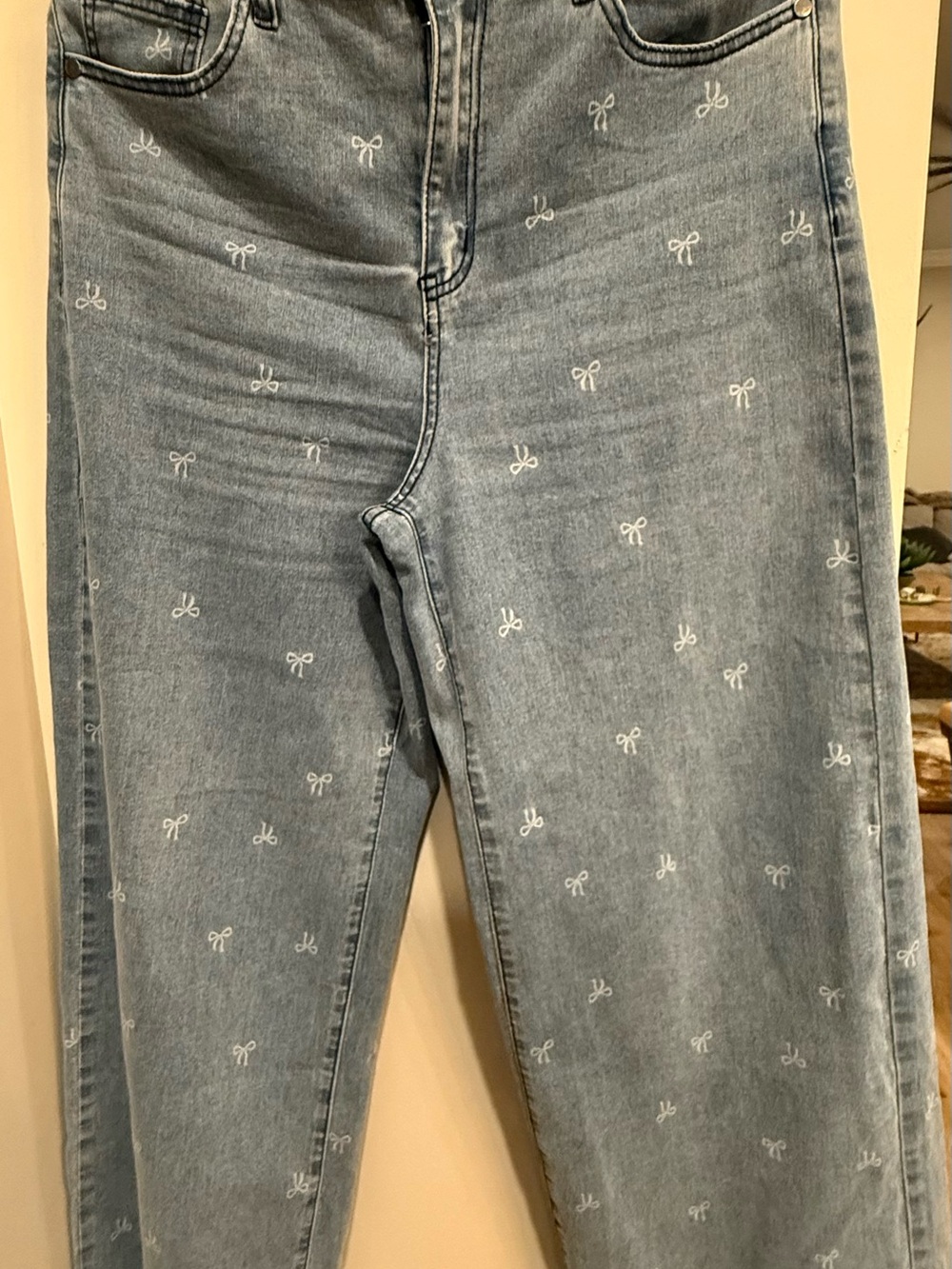 Light Wash Bow-Women’s Jeans